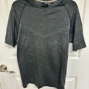 Alphalete Athletics - Men's Seamless Hero Performance Short Sleeve